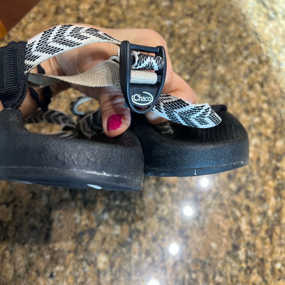 CHACO WOMENS SIZE 9 - Picture 3 of 11